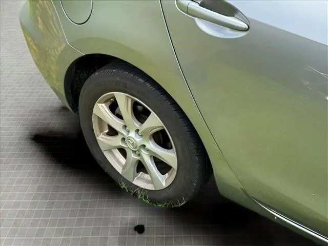 Used 2010 Silver Mazda i Touring image 12