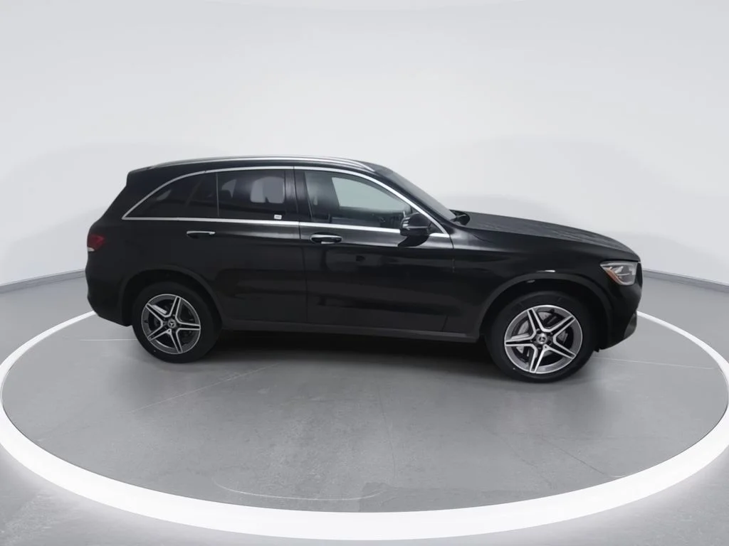 Used 2022 Black Mercedes-Benz GLC 300 image 9