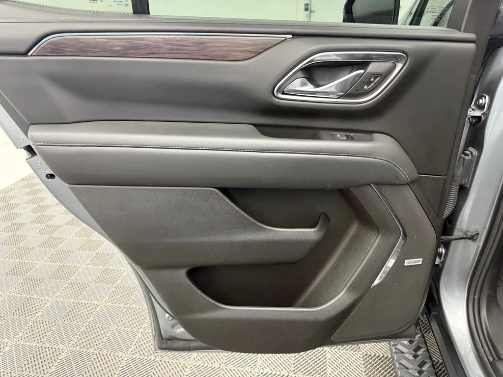 Used 2023 Gray Chevrolet Z71 image 28