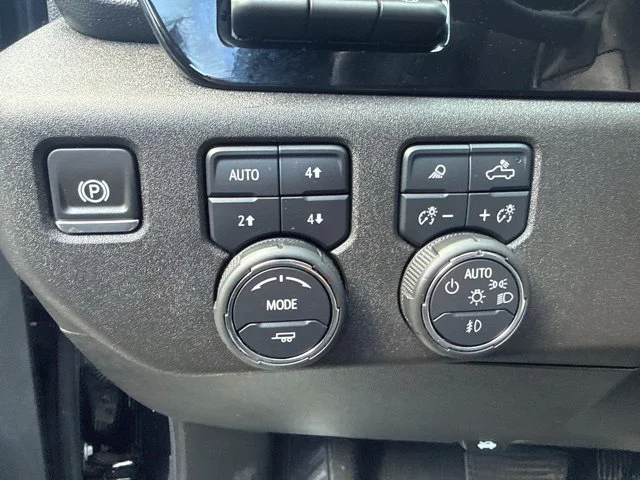 Used 2025 Black Chevrolet High Country image 17
