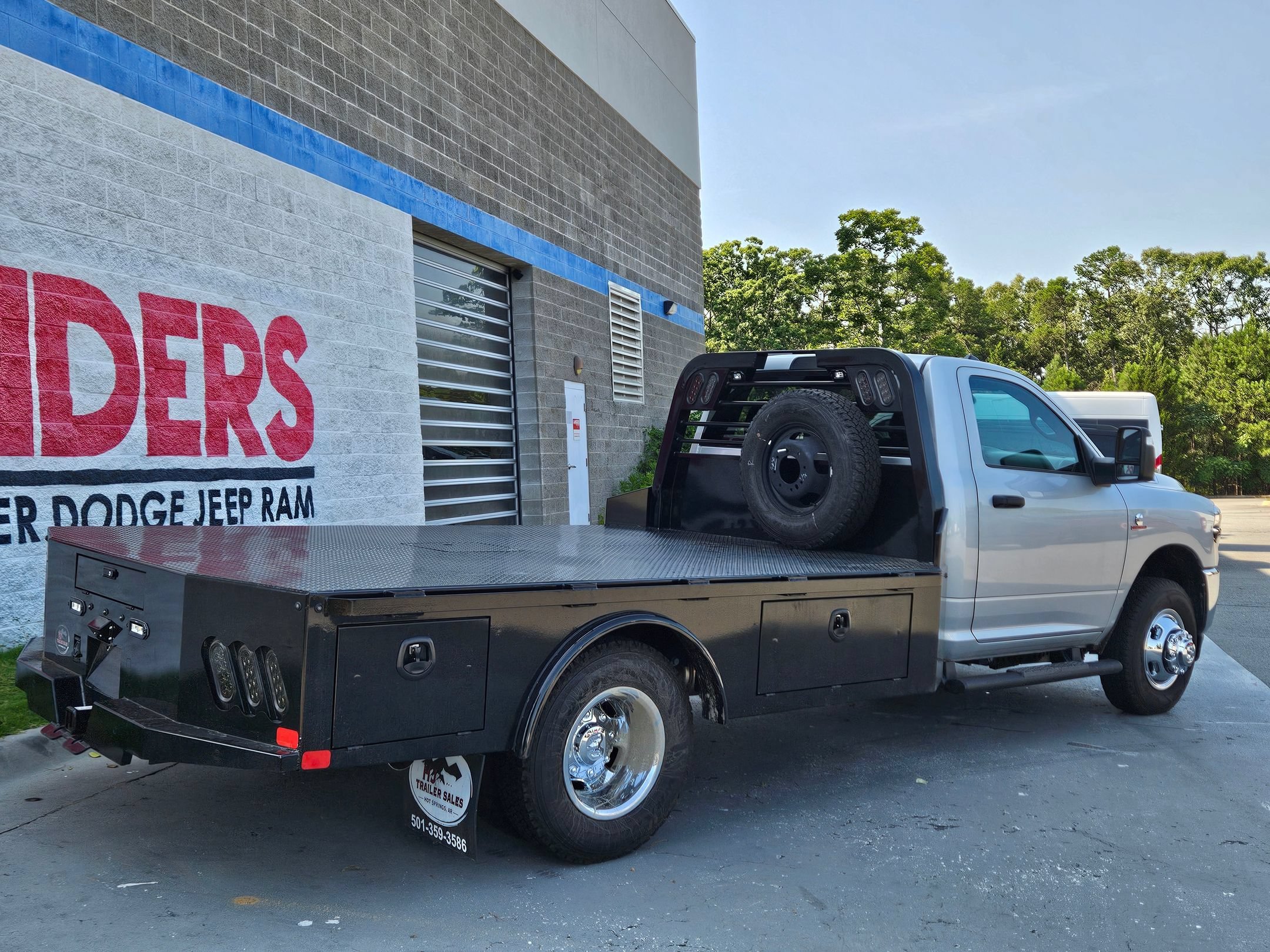 New 2026 Silver-Zynith Exterior Paint RAM Tradesman image 7