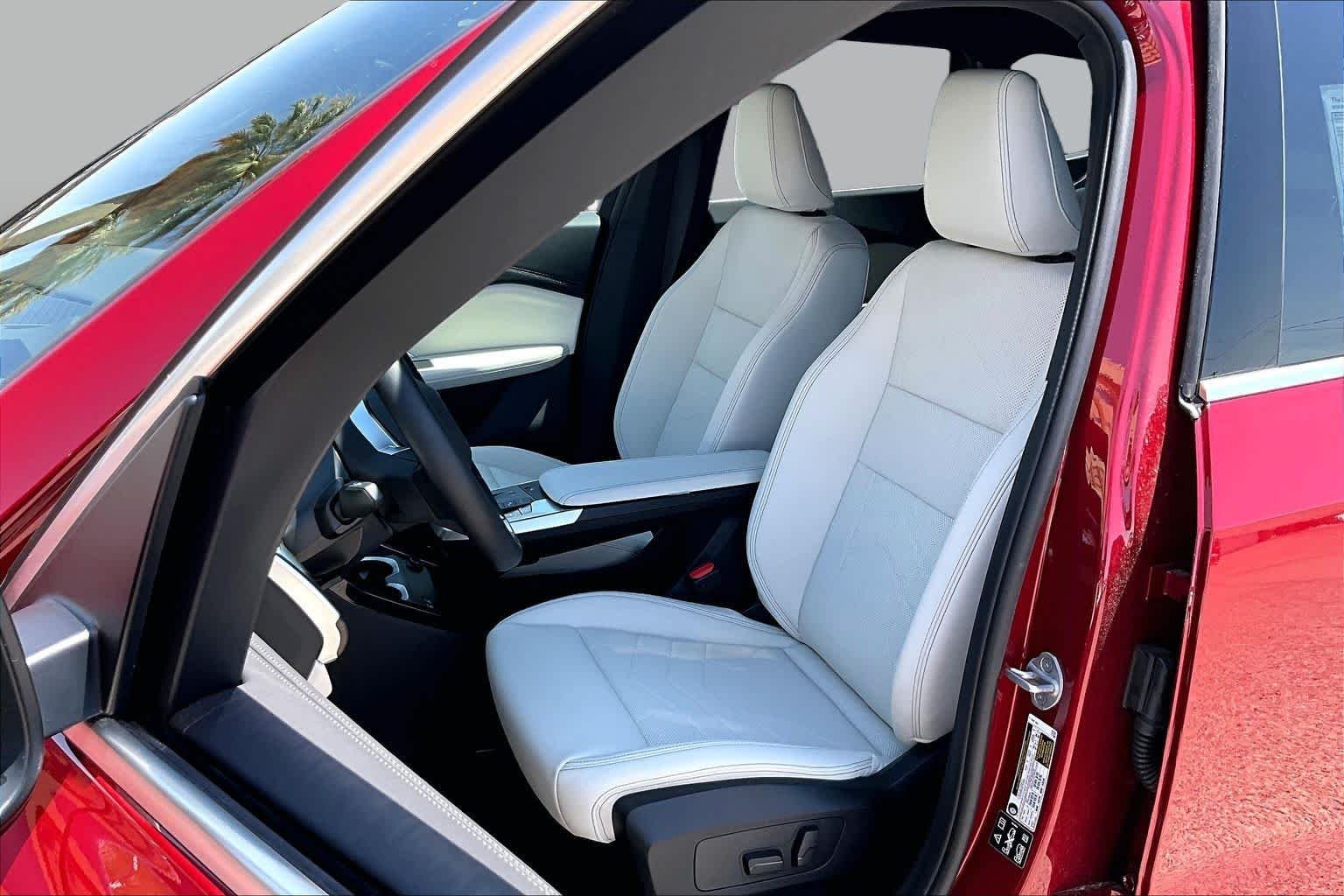 New 2026 Vegas Red Metallic BMW xDrive28i image 9