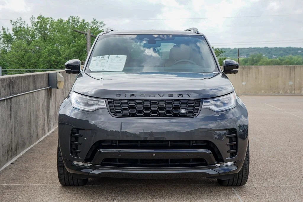 Used 2025 Black Land Rover Dynamic SE image 4