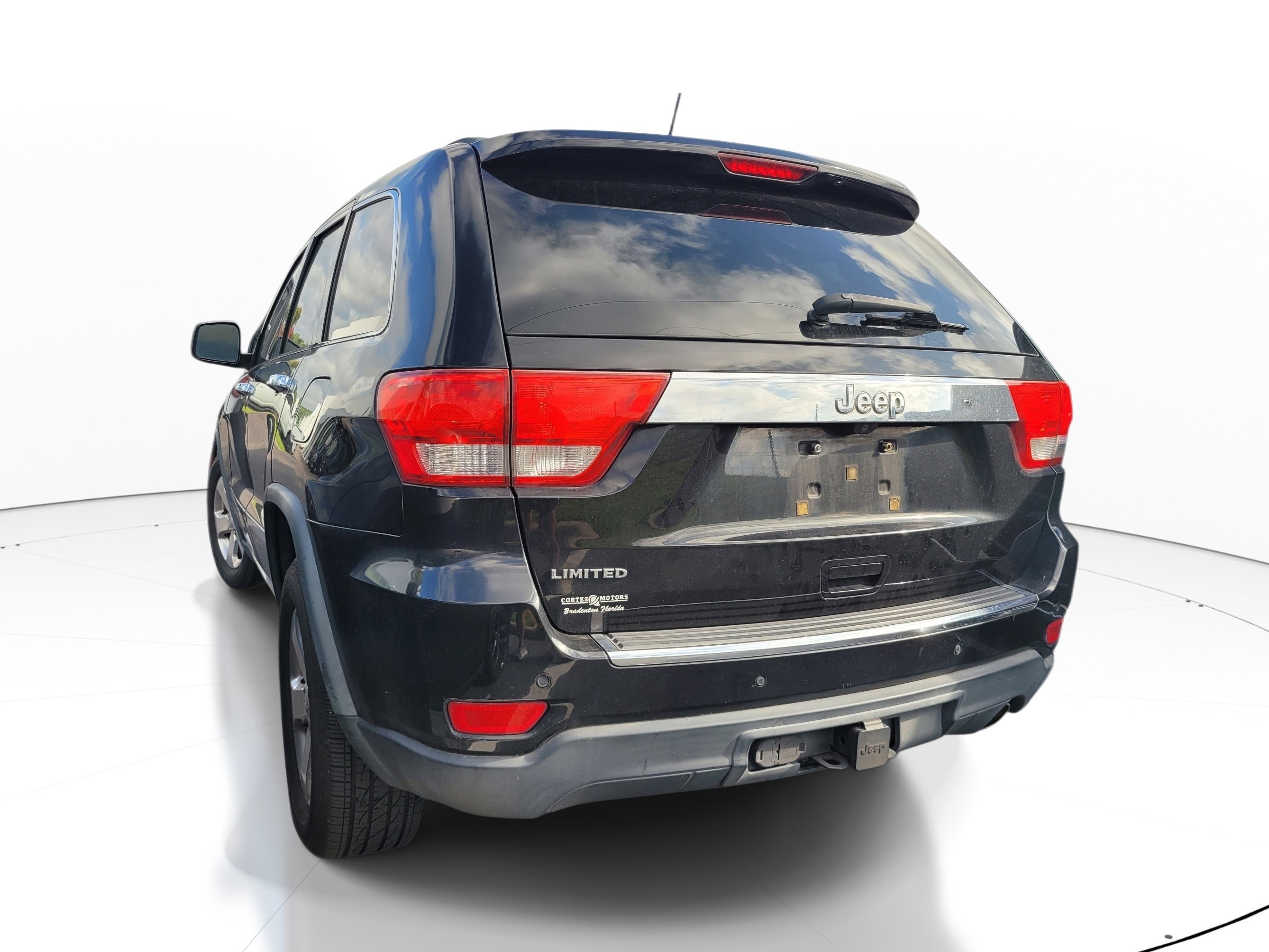 Used 2013 Brilliant Black Crystal Pearl Jeep Limited image 5