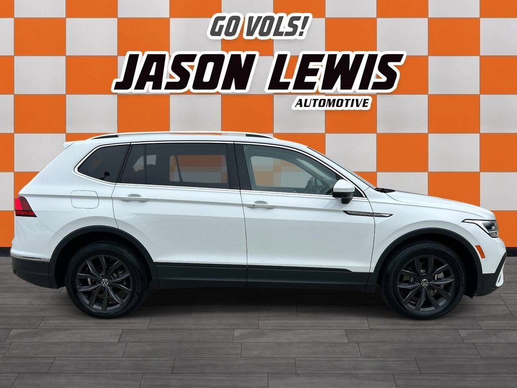 Used 2024 White Volkswagen SE image 3