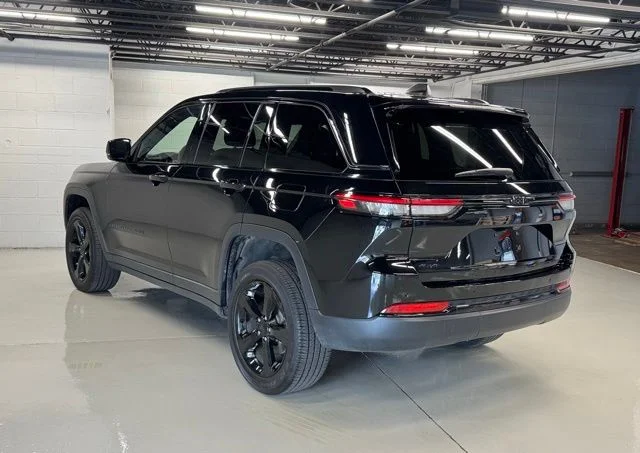 Used 2023 Black Jeep Altitude X image 3