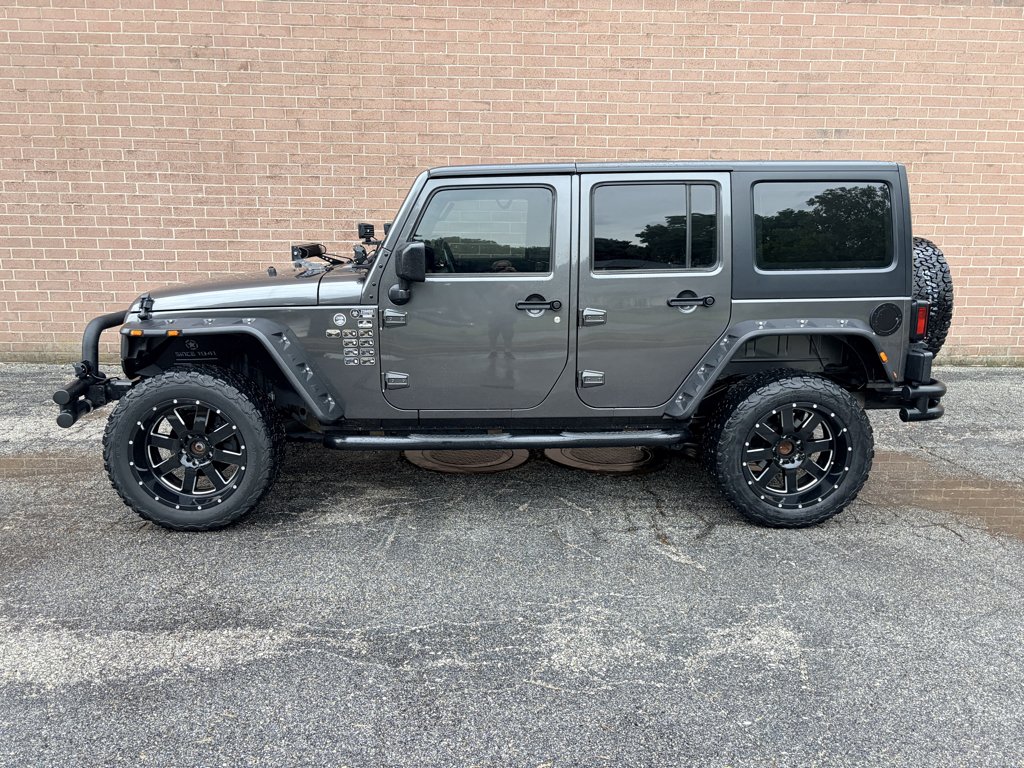 Used 2017 Granite Crystal Metallic Clearcoat Jeep Sport image 2