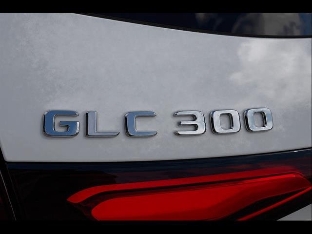 Used 2023  Mercedes-Benz GLC 300 4MATIC® image 16