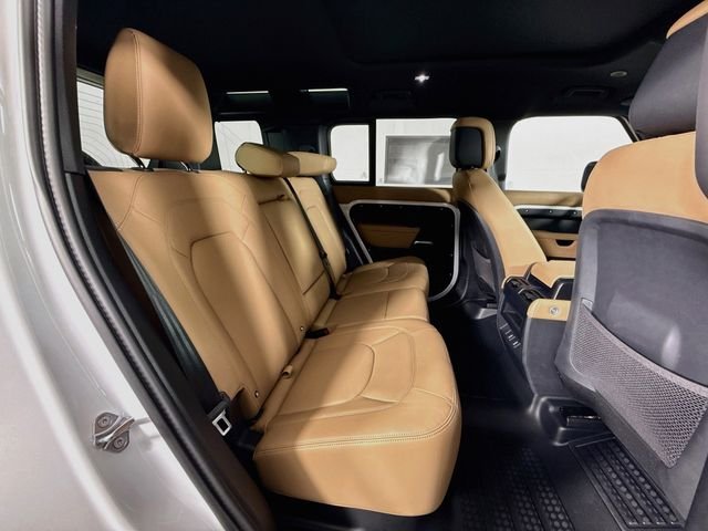 New 2026 Fuji White Land Rover X-Dynamic SE image 29