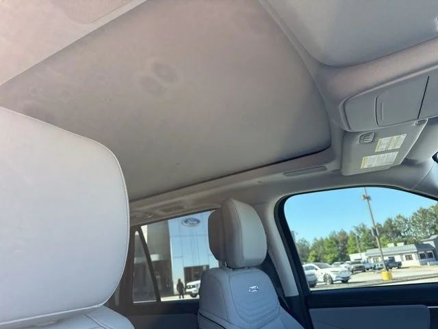 New 2026 Star White Metallic Tri-Coat Ford Platinum image 16