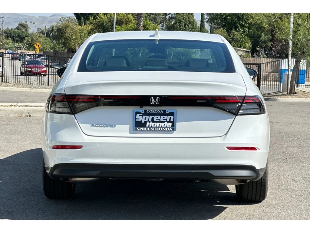New 2026 Platinum White Pearl Honda LX image 5