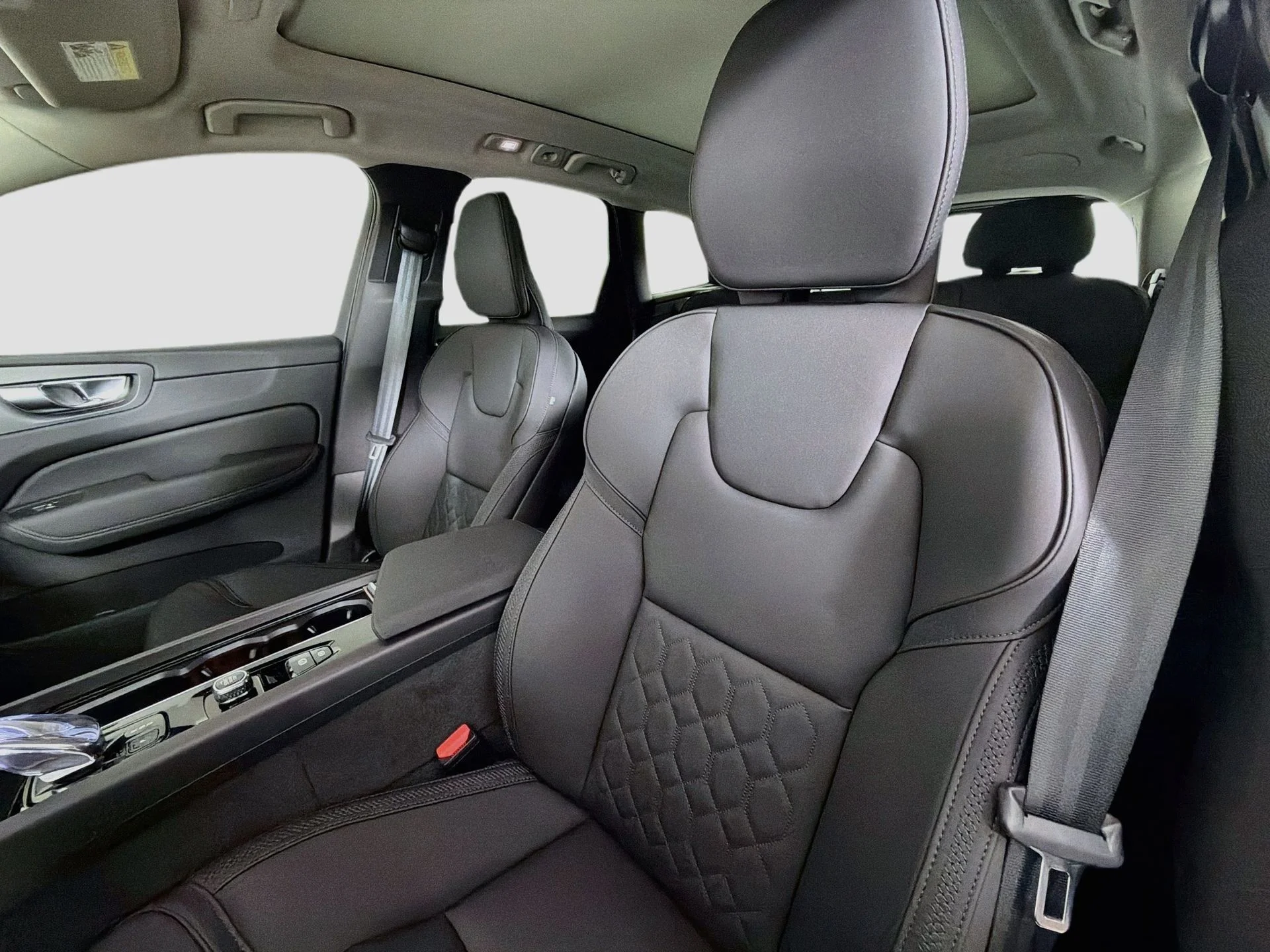 New 2026 Vapour Grey Volvo Plus image 21
