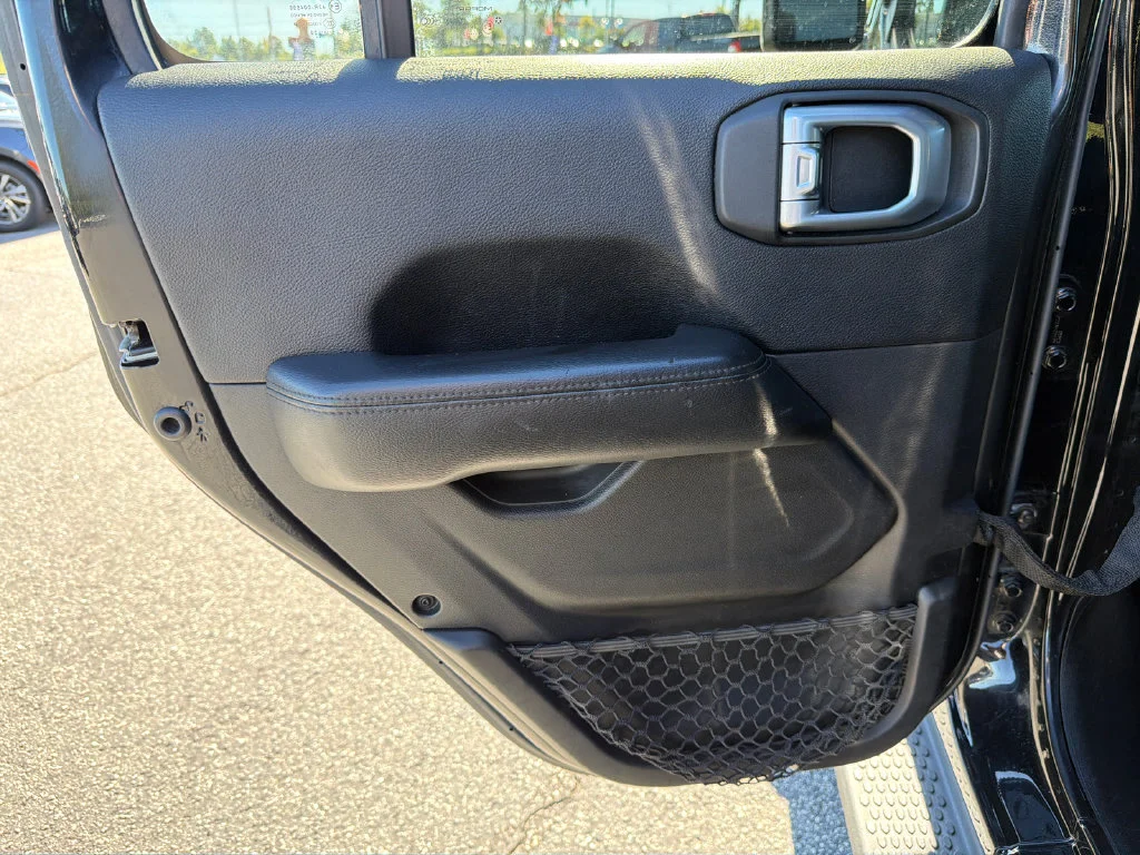Used 2020 Black Jeep Unlimited Sahara Altitude image 22
