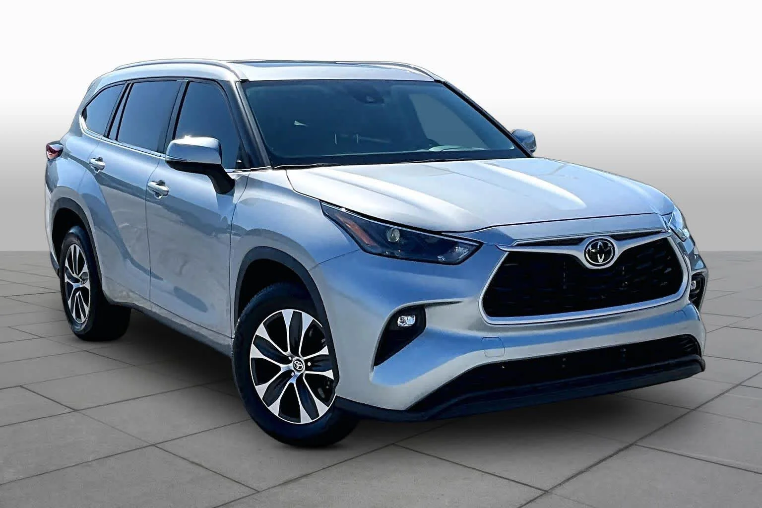 Used 2023 Celestial Silver Metallic Toyota XLE image 3