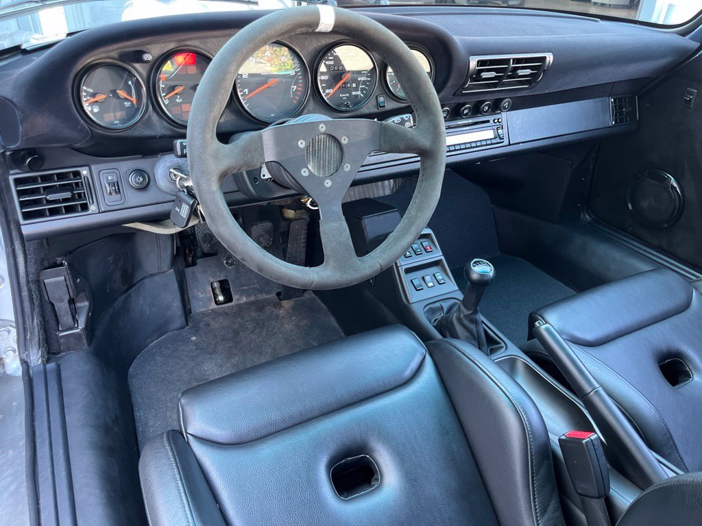 Used 1995  Porsche Carrera 4 image 26
