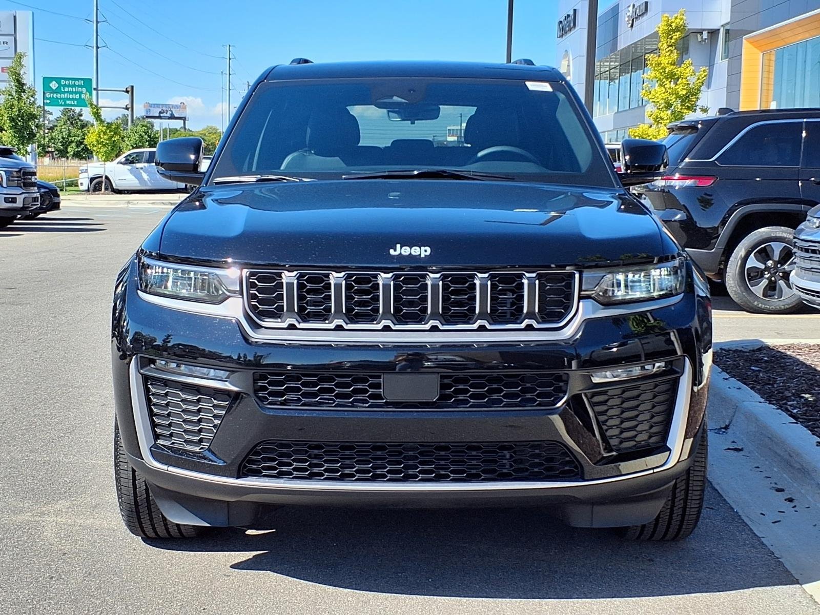 New 2026 Diamond Black Crystal Pearl Coat Jeep Limited image 25