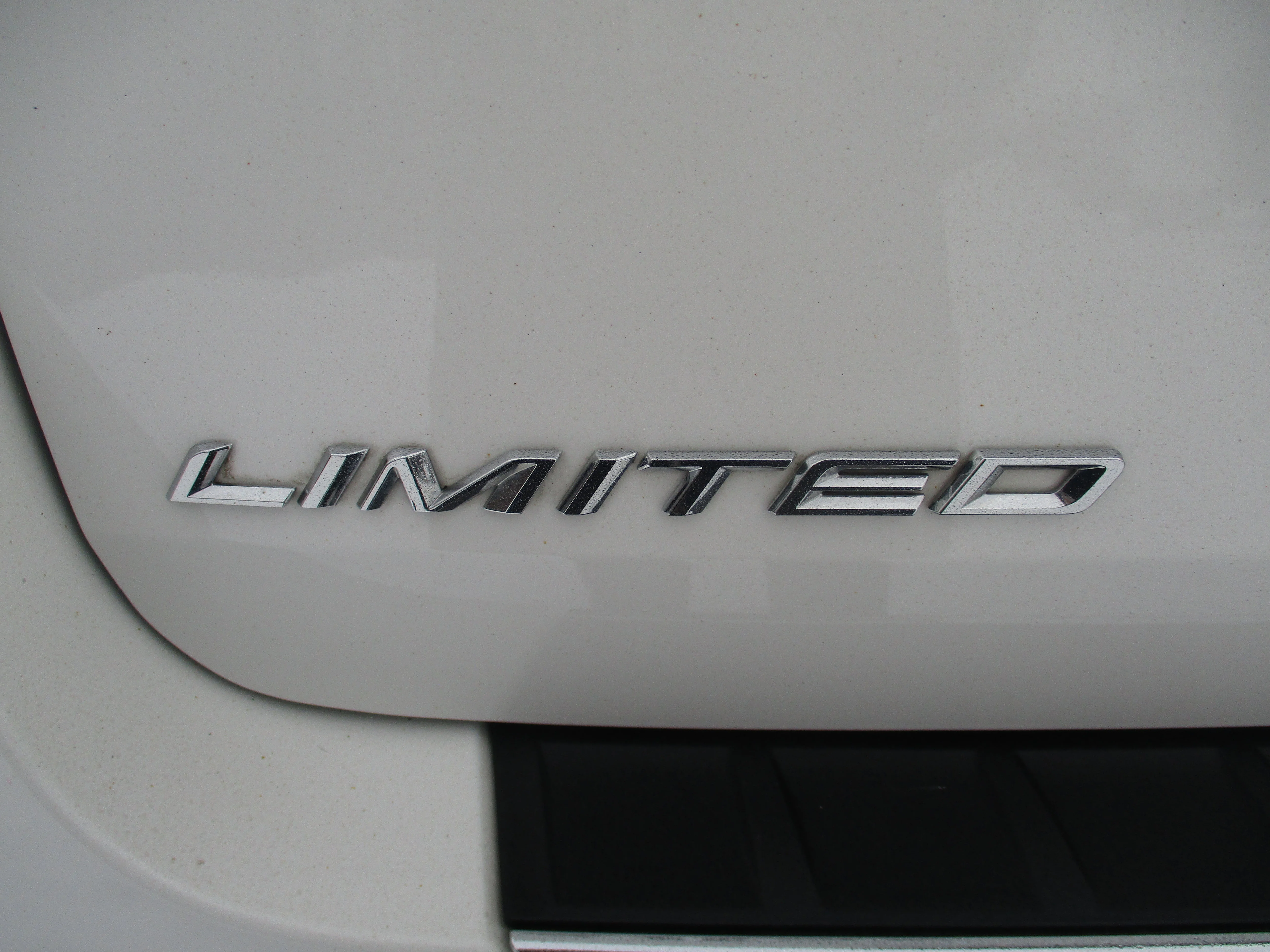 Used 2022 Star White Metallic Tri-Coat Ford Limited image 11
