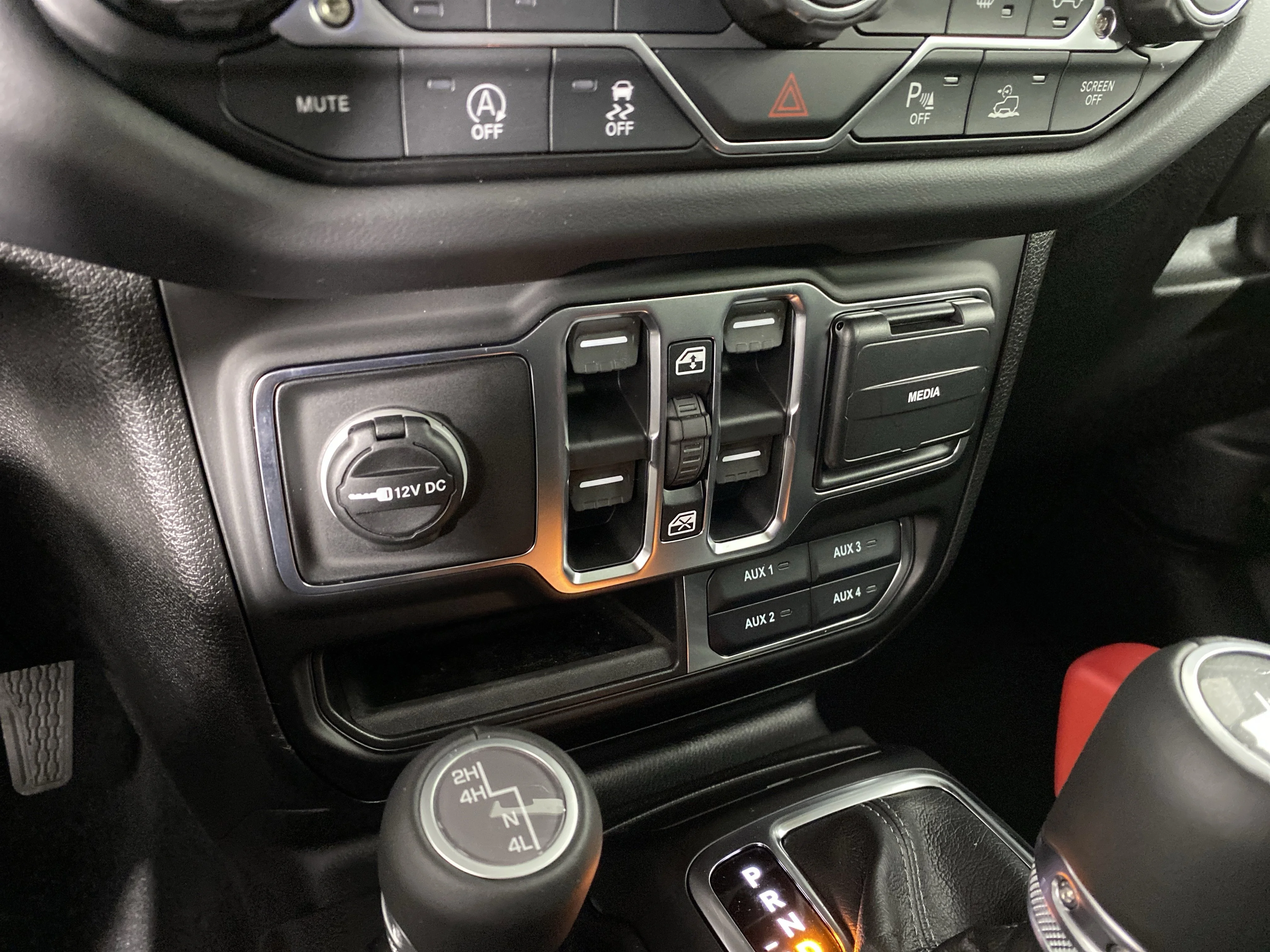 New 2026 Black Clear-Coat Exterior Paint Jeep Sahara image 27