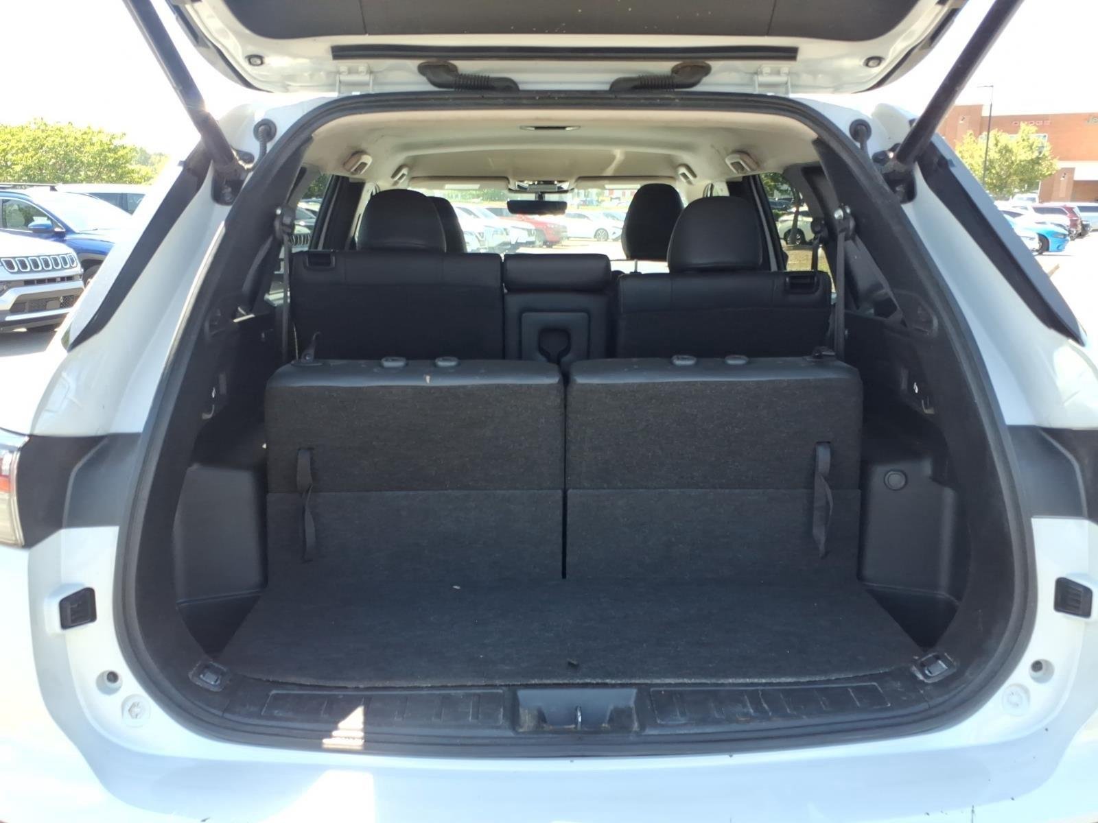 Used 2025  Mitsubishi SE image 32