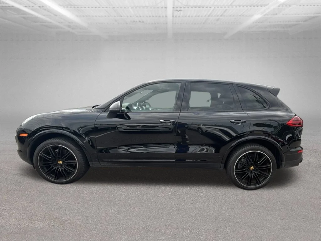 Used 2018  Porsche  image 3