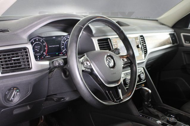 Used 2019 Blue Volkswagen SEL Premium image 3