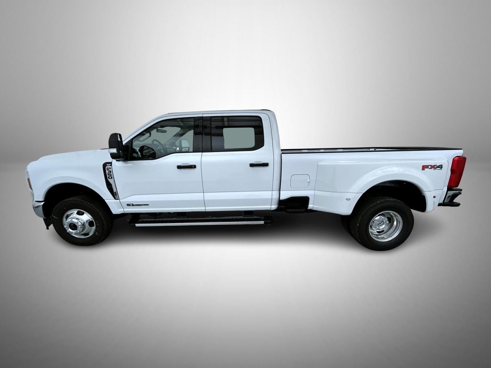 New 2026 Oxford White Ford XLT image 8