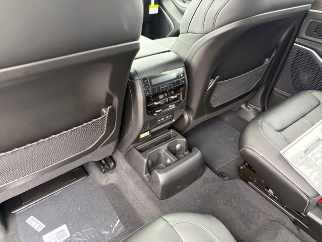 New 2026 Bright White Clear-Coat Exterior Paint Jeep Limited image 9