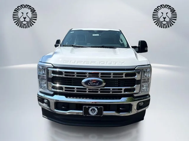 New 2026 Oxford White Ford F-250® XLT image 2