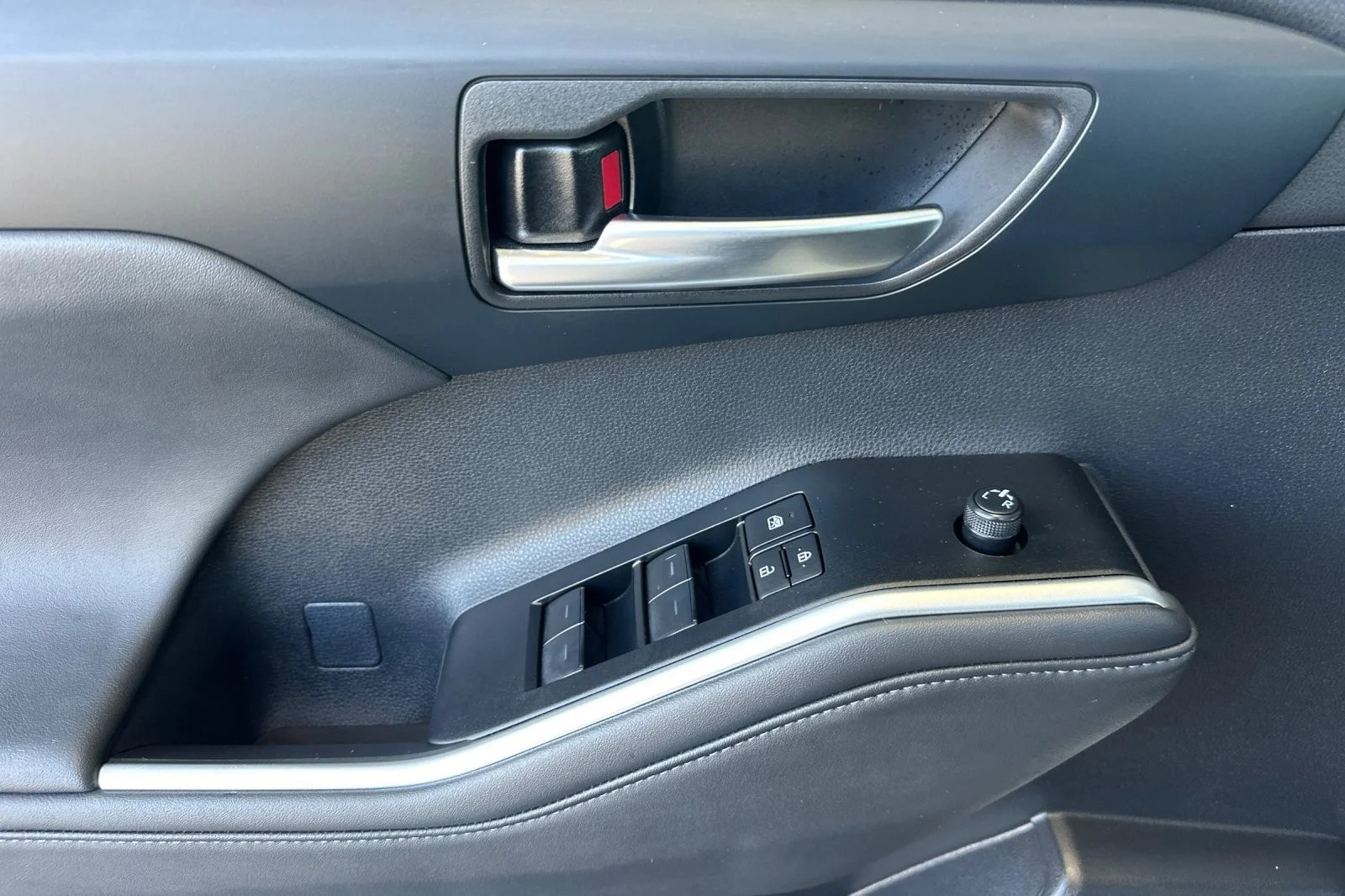 Certified Used 2026 Wind Chill Pearl Toyota Hybrid XLE image 10