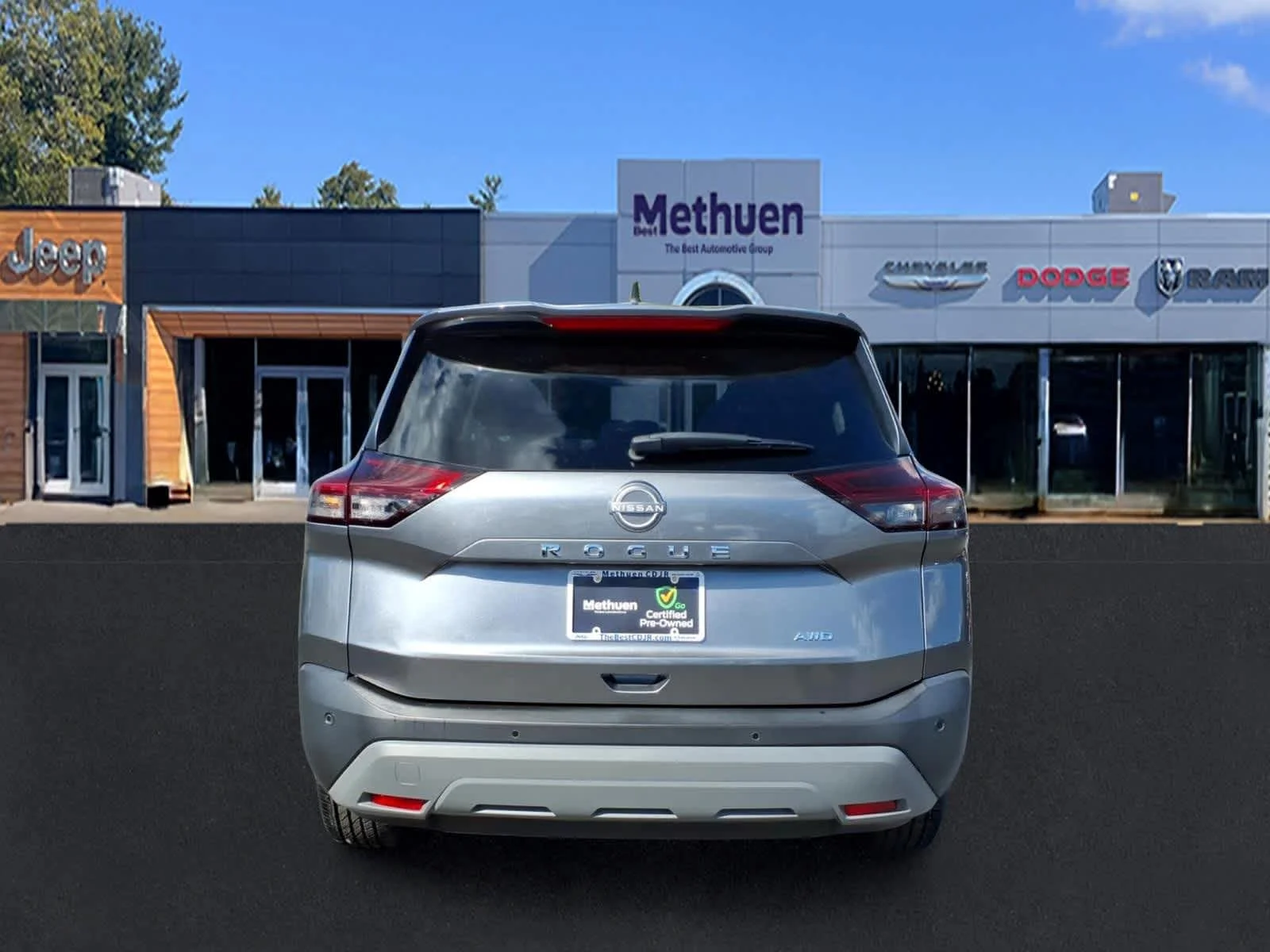 Used 2023 Gun Metallic Nissan S image 5