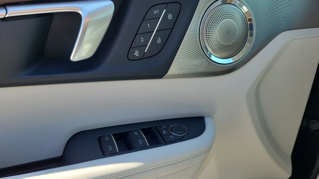 New 2026 Ebony Twilight Metallic Buick Avenir image 24