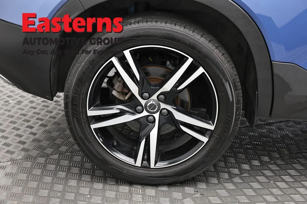 Used 2020 Blue Volvo R-Design image 30