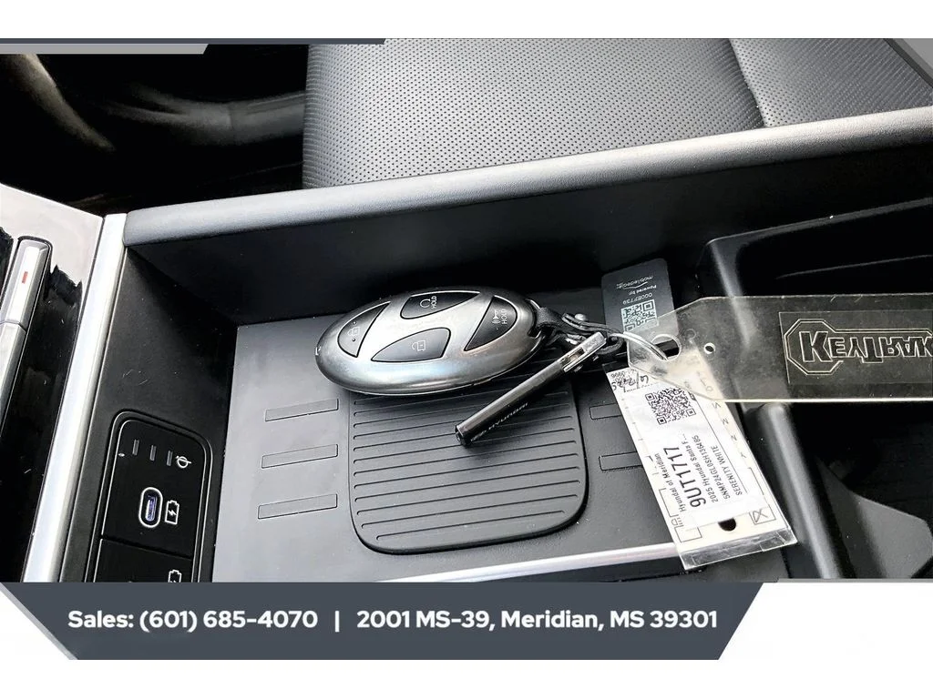 Used 2025 SERENITY WHITE Hyundai SEL image 9