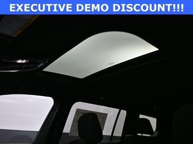New 2026 Bright White Clear-Coat Exterior Paint Jeep Laredo X image 23