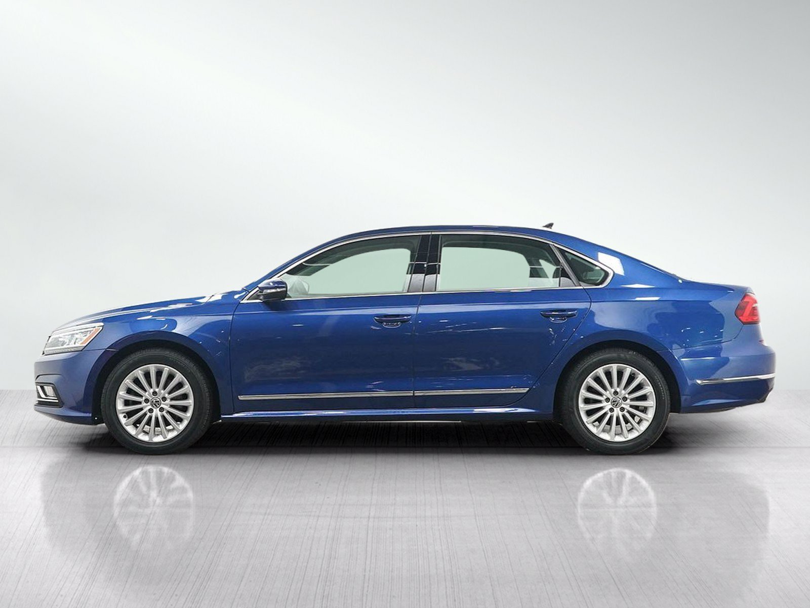 Used 2016 Volkswagen Passat SE with VIN 1VWBS7A33GC069016 for sale in Burnsville, Minnesota