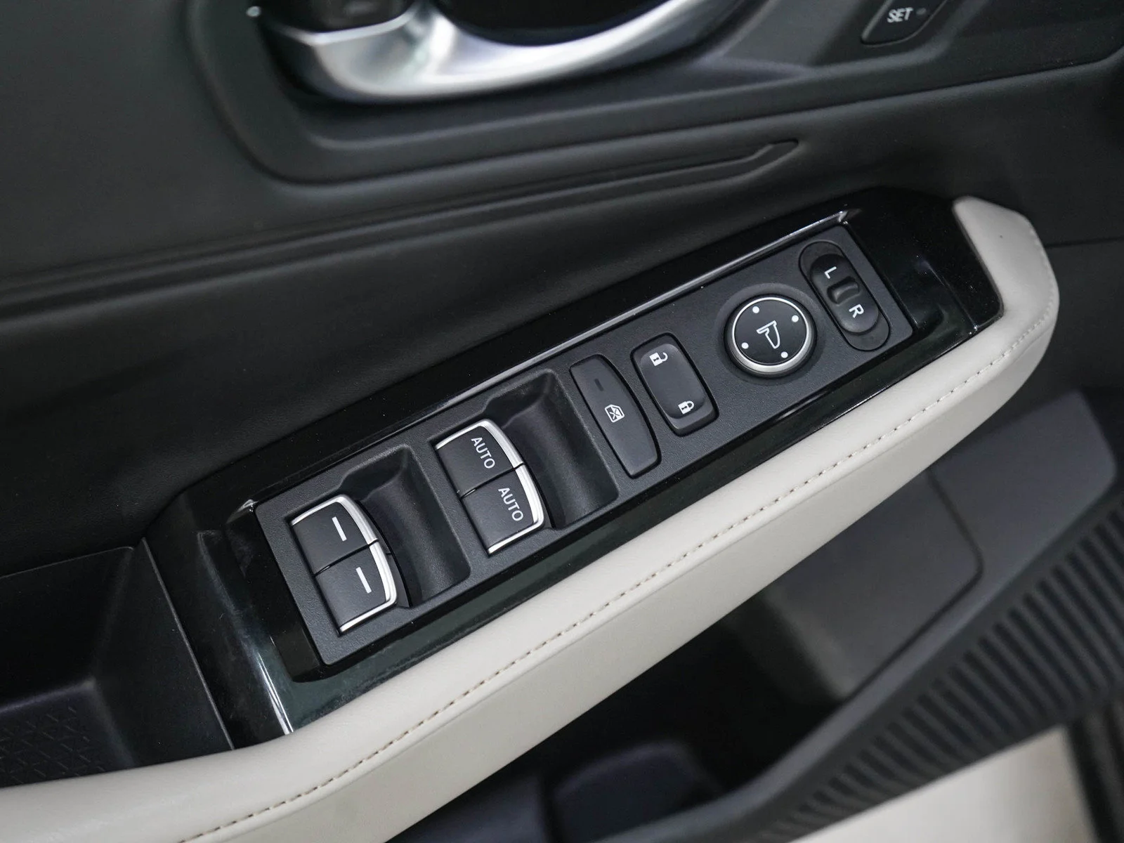Used 2023 White Honda Touring image 18