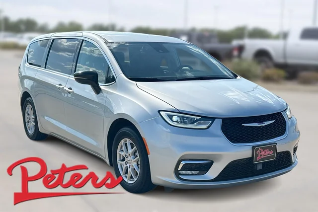 Pre-Owned 2024 Chrysler Pacifica Touring L FWD 4D Passenger Van