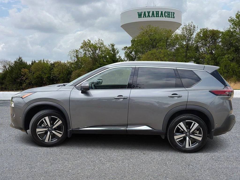 Used 2022 Gray Nissan SL image 4