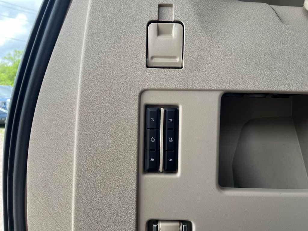 Used 2020 White Lincoln Reserve image 12