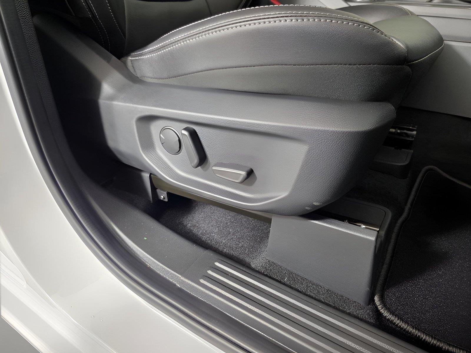 Used 2025 Oxford White Ford LARIAT image 27