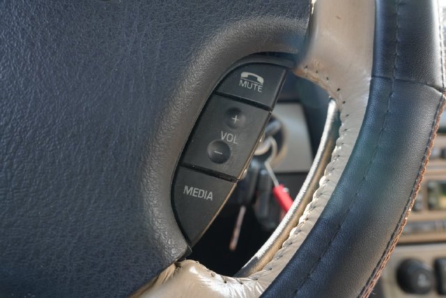 Used 2005 Gold Ford Base image 19
