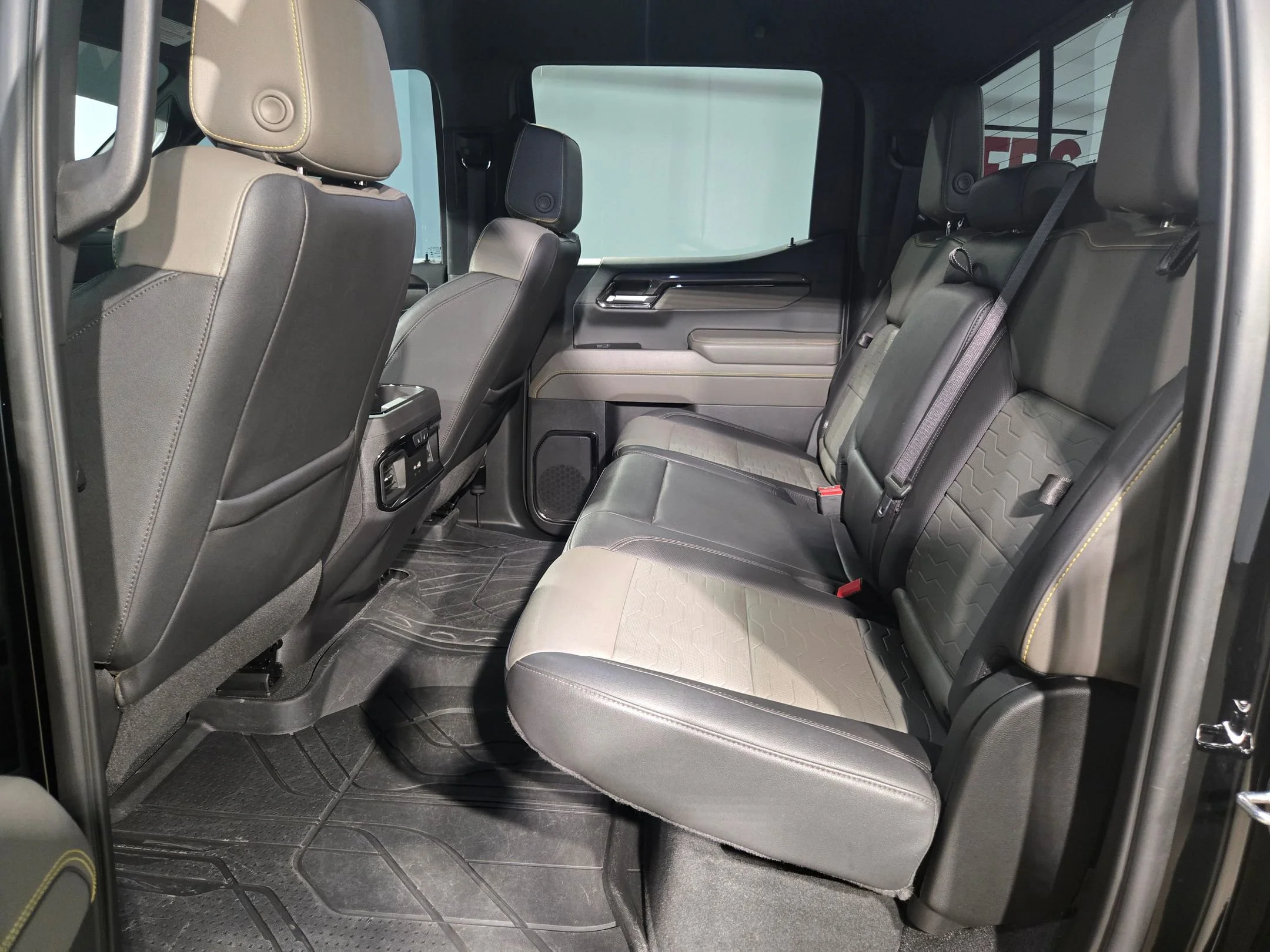 2024 Chevrolet Silverado 1500 ZR2 - Photo 35