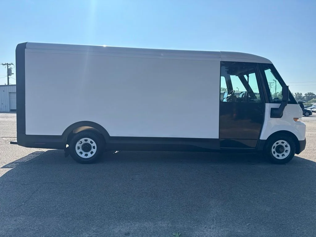 Used 2024 White BrightDrop Base image 6
