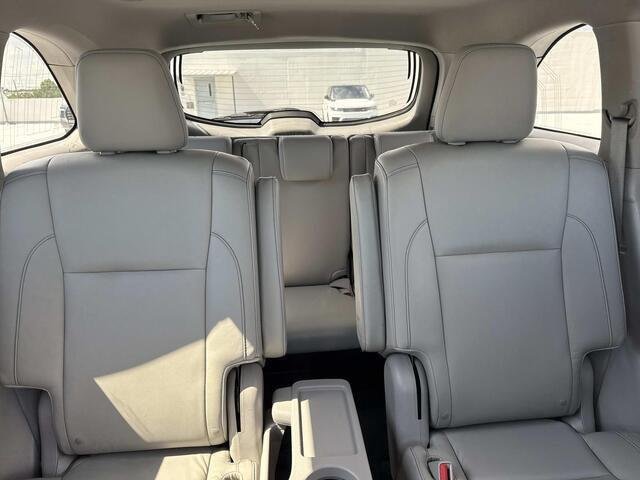 Used 2015 Predawn Gray Mica Toyota XLE image 9