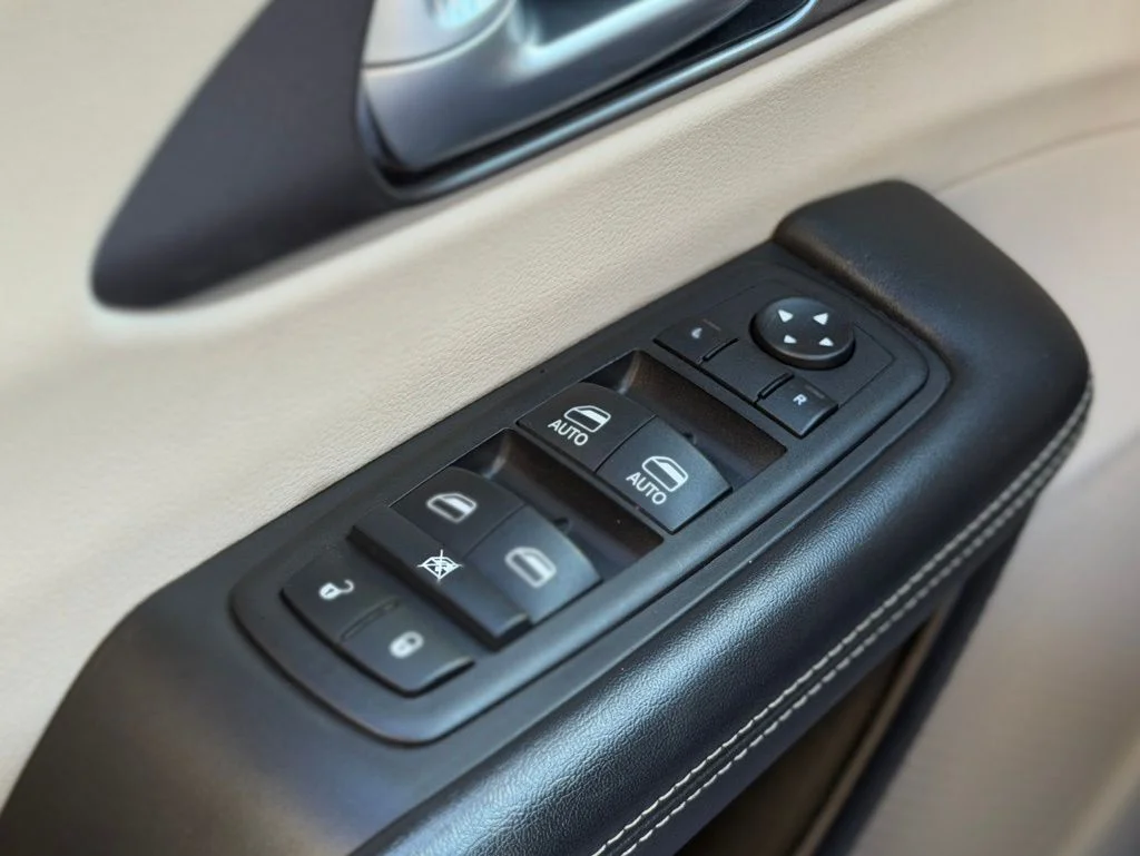 Used 2024 Silver Chrysler Touring L image 27