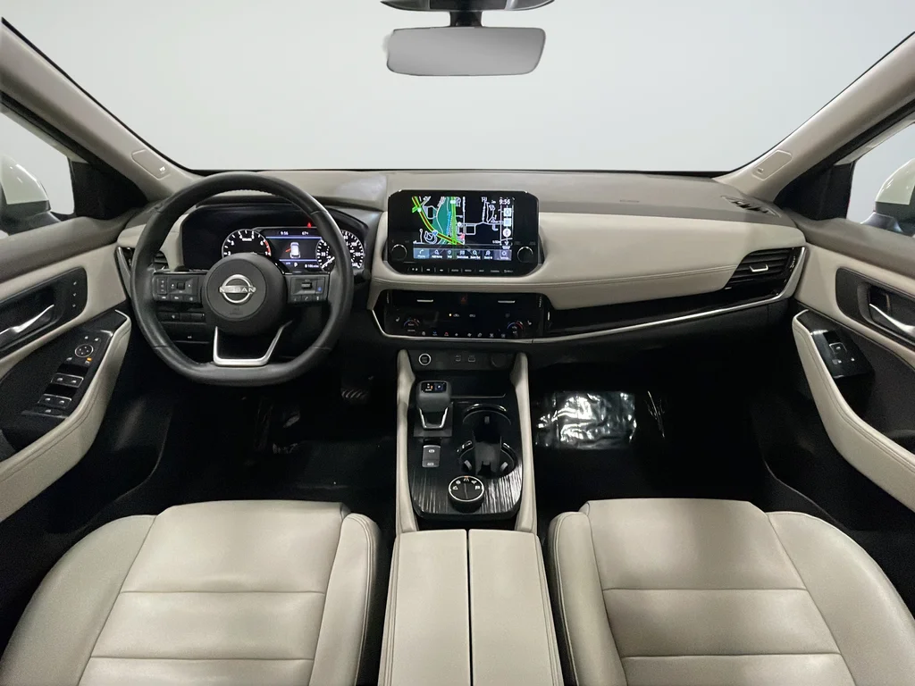Used 2022 White Nissan SL image 10
