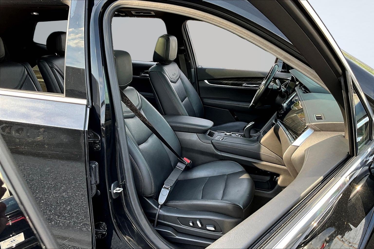 Used 2020 Black Cadillac Premium Luxury image 27