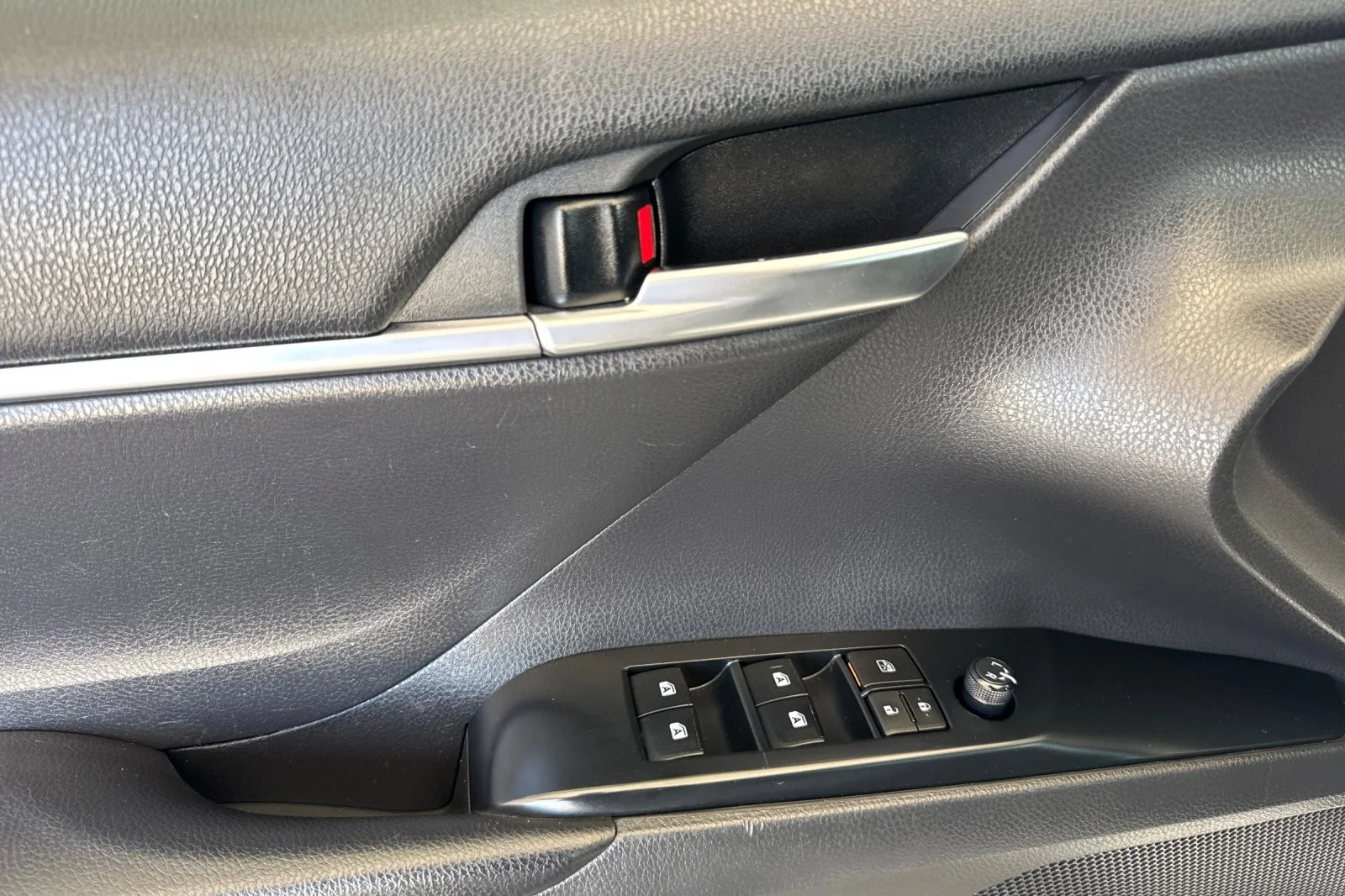 Certified Used 2020 Super White Toyota SE image 10