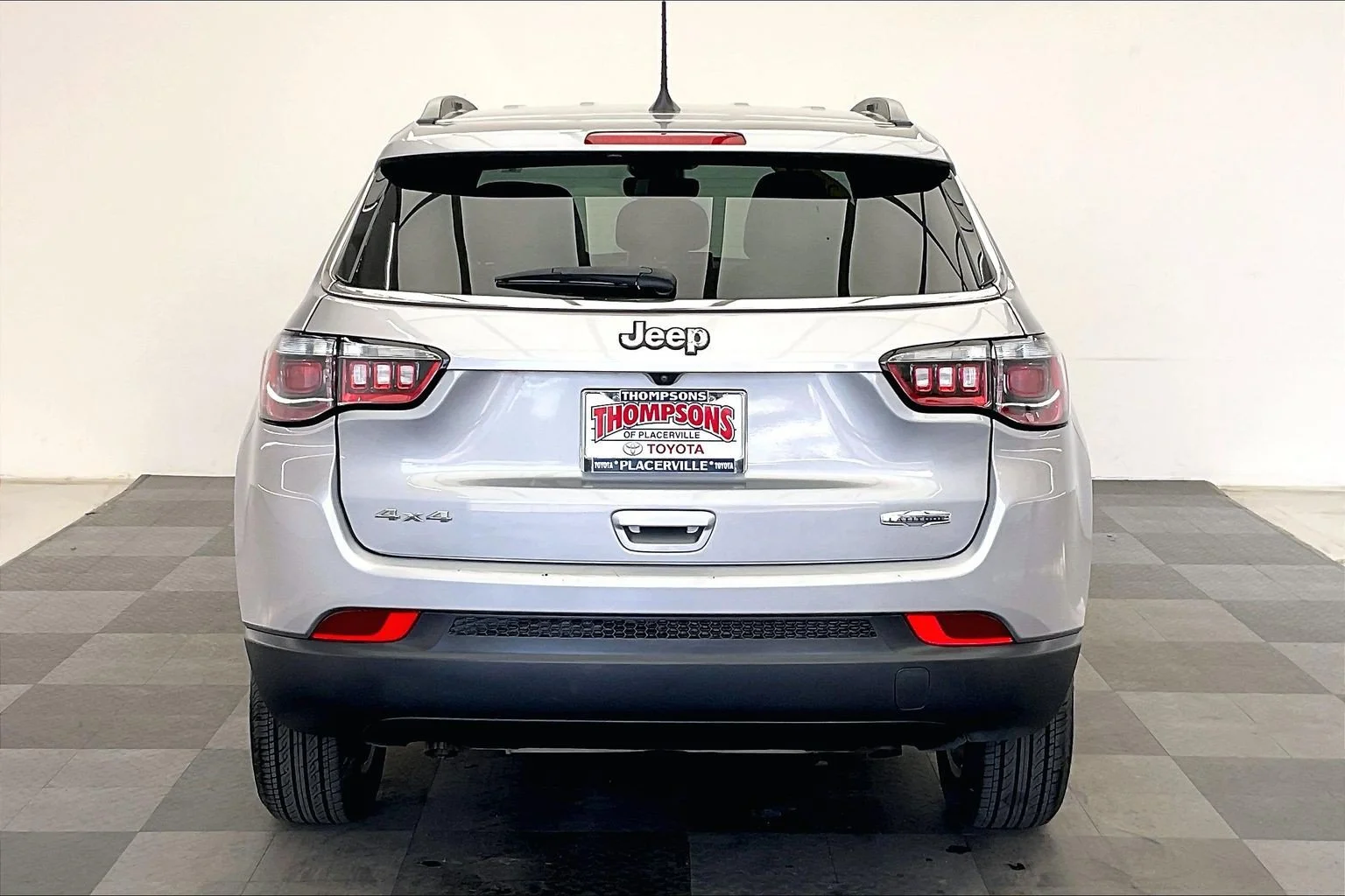 Used 2024 Silver Zynith Metallic Clearcoat Jeep Latitude image 3