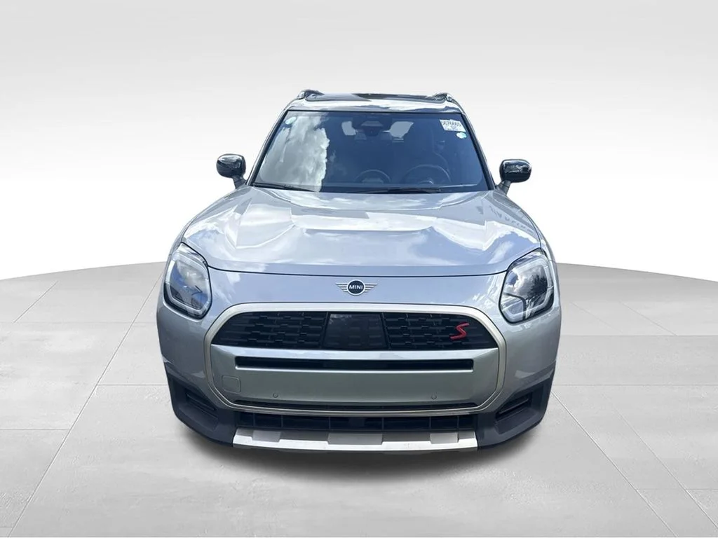 Used 2025 Silver MINI Signature Plus image 1